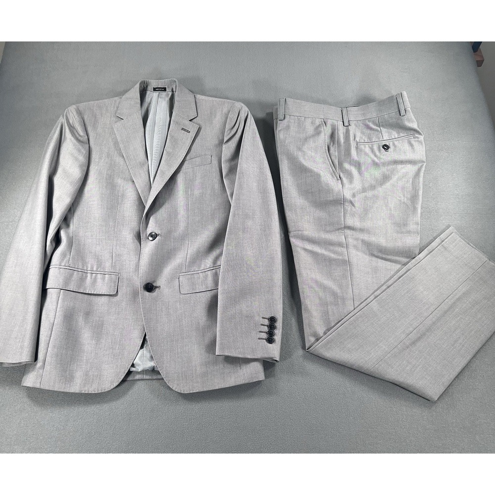 J.Ferrar Slim-Fit End on End Light Gray Suit 34R / 30x32  2 Button Notch Lapel